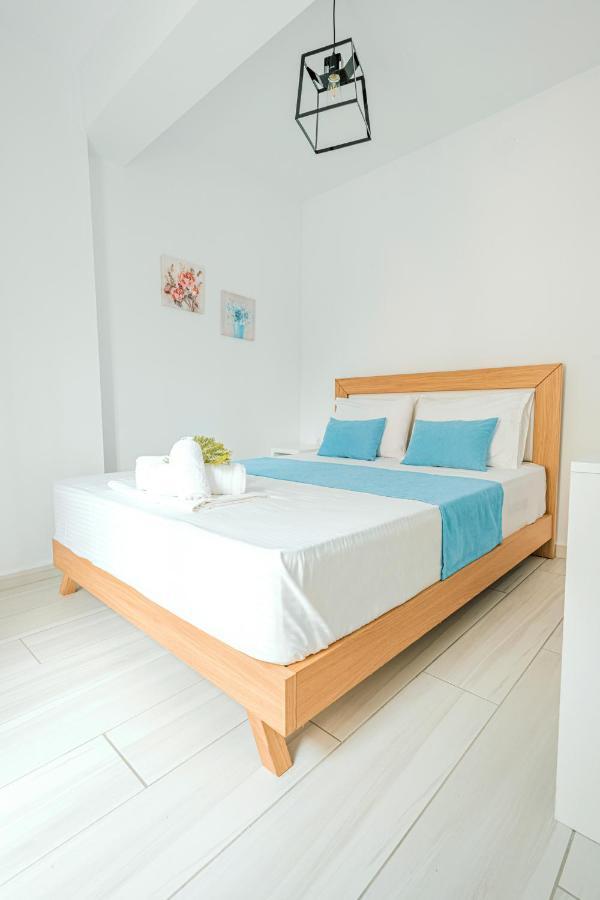 Design Suites Efharis Néa Péramos 외부 사진