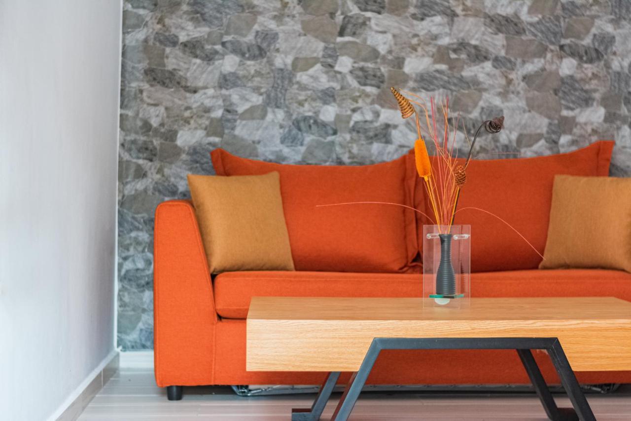 Design Suites Efharis Néa Péramos 외부 사진