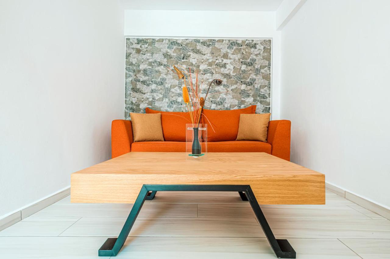 Design Suites Efharis Néa Péramos 외부 사진
