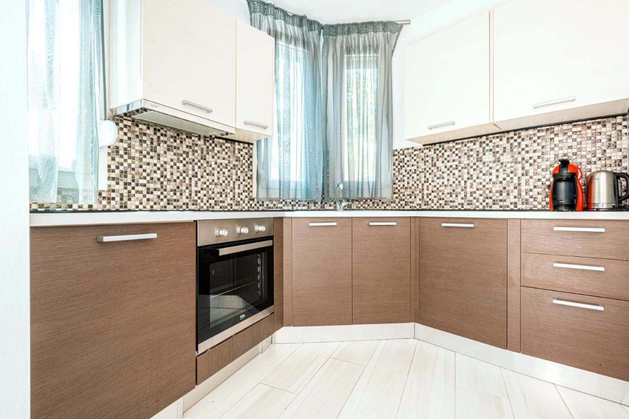 Design Suites Efharis Néa Péramos 외부 사진