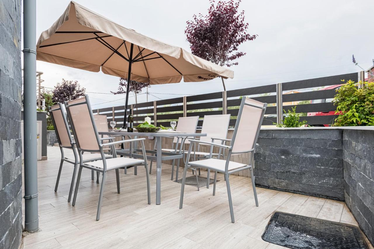 Design Suites Efharis Néa Péramos 외부 사진