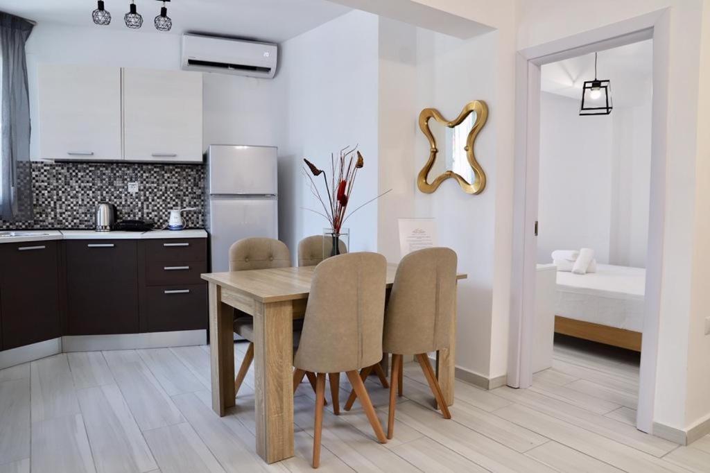 Design Suites Efharis Néa Péramos 외부 사진